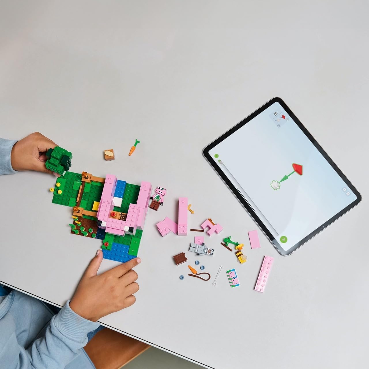 HotLEGO Minecraft The Baby Pig House Toy Figures and Playset - Building Minecraft Toy for Kids, Boys and Girls, Ages 7+ - Gift for Birthdays - with 2 Minifigures for Pretend Play - 21268