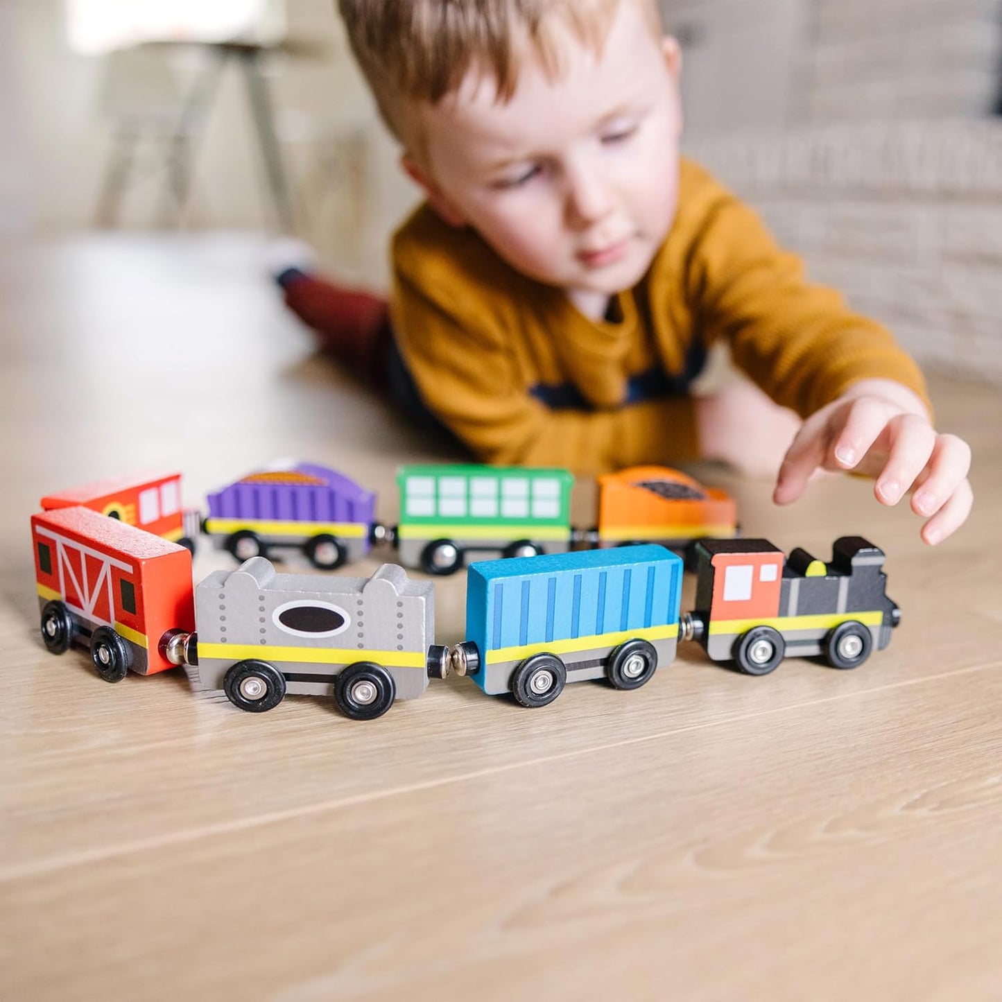 HotMelissa & Doug Wooden Train Cars, 8-Piece Magnetic Train Set with Toy Storage Tray, Steam Engine, Caboose, Coal & Passenger Cars, Montessori-Inspired Pretend Play Toys for Kids Ages 3+
