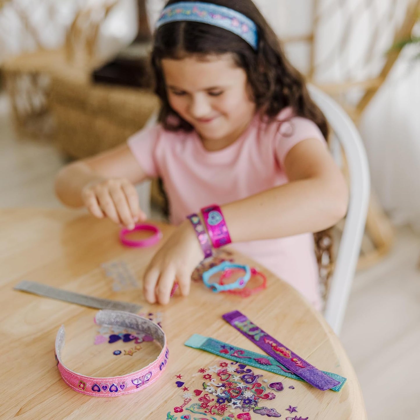 HotMelissa & Doug Design-Your-Own Bracelets with 100+ Sparkle Gem & Glitter Stickers, Kids Snap Bracelets, Stickers & Jewelry Crafts, Preschool Toys for Girls & Boys Ages 4+
