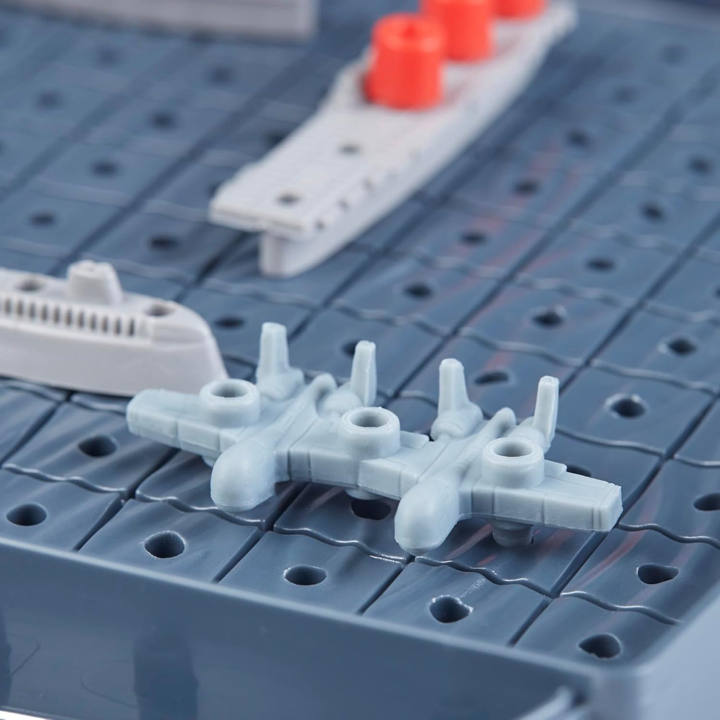 HotHasbro Gaming Battleship with Planes Strategy Board Game for Ages 7 and Up (Amazon Exclusive)