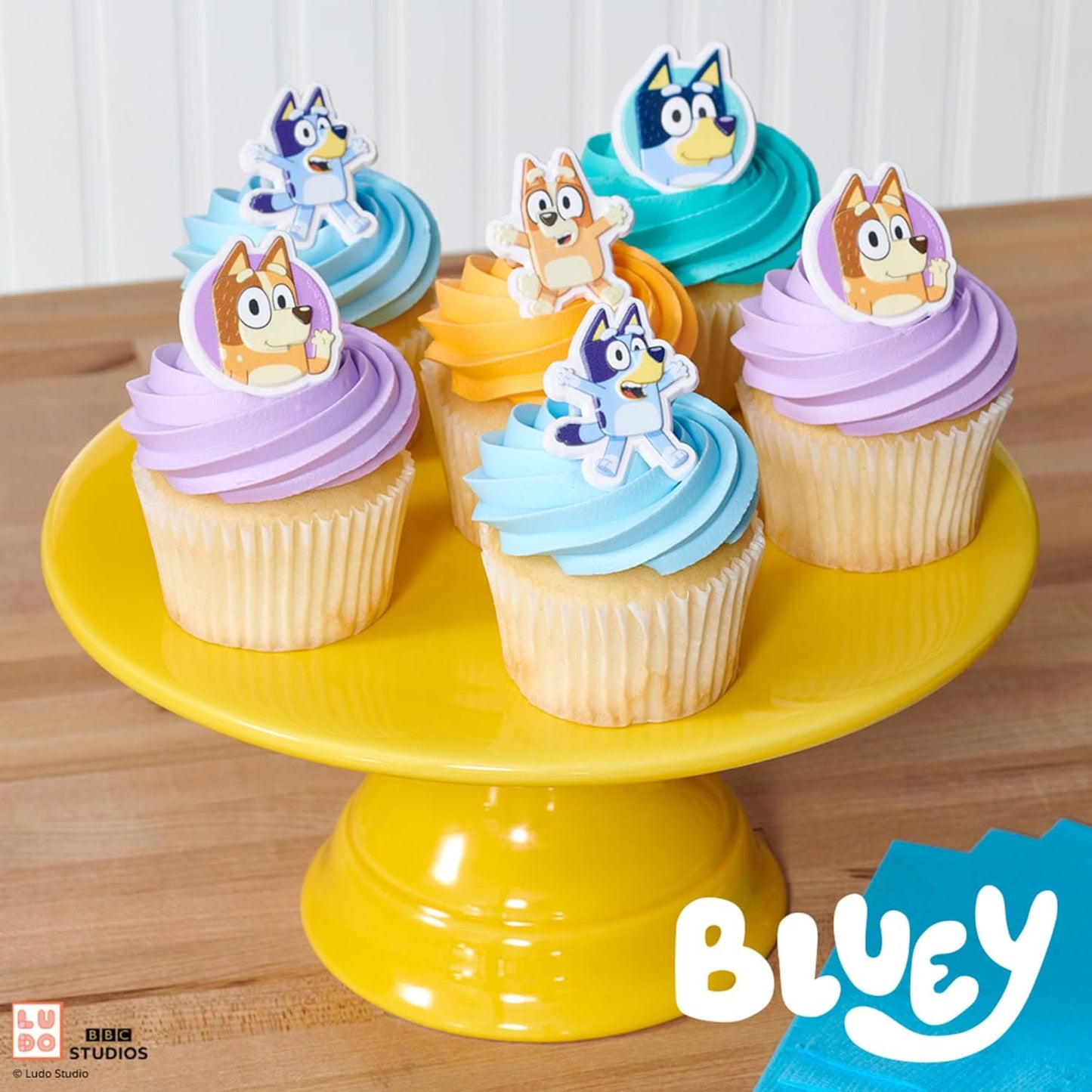 Hot DecoPac Bluey So Much Fun Rings, 24 Cupcake Decorations Featuring Bluey, Bingo, Bandit, and Chilli, 3D Food Safe Cake Toppers – 24 Pack