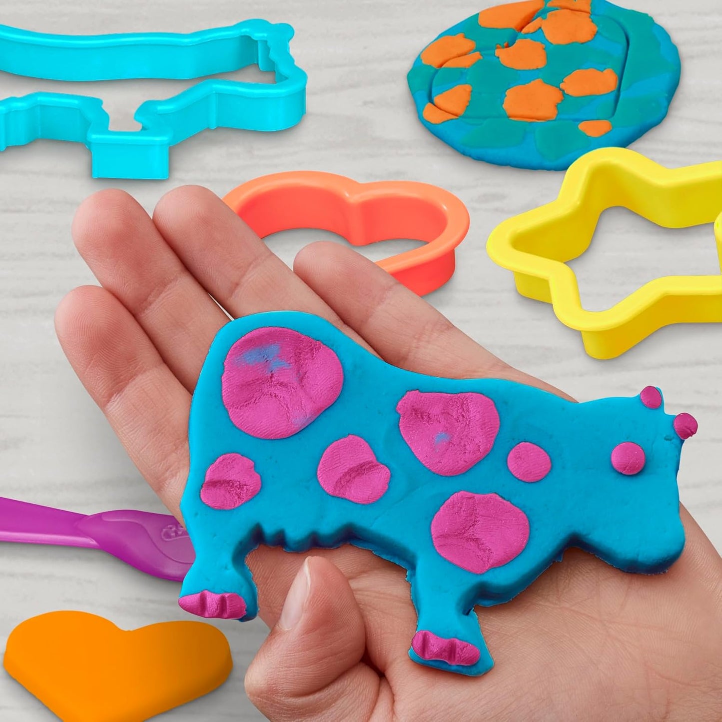 HotPlay-Doh Fun Tub Set, 19 Accessories & Reusable Storage Container, Preschool Toys, Kids Arts & Crafts, Back to School Gifts, Ages 3+ (Amazon Exclusive)