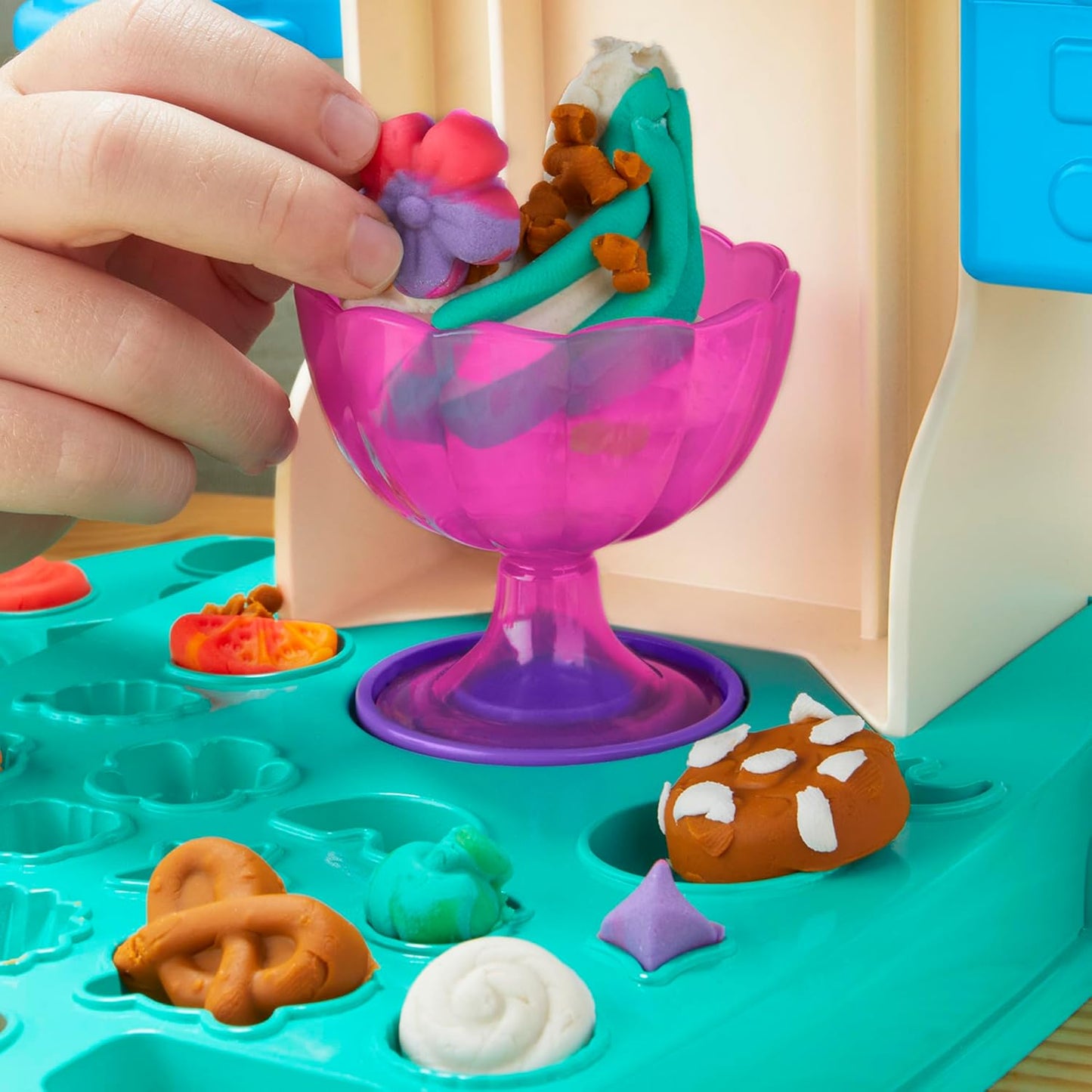 HotPlay-Doh Rainbow Swirl Ice Cream Playset with 7 Pretend Play Kitchen Accessories, Arts and Crafts Toys for 3 Year Old Girls and Boys and Up