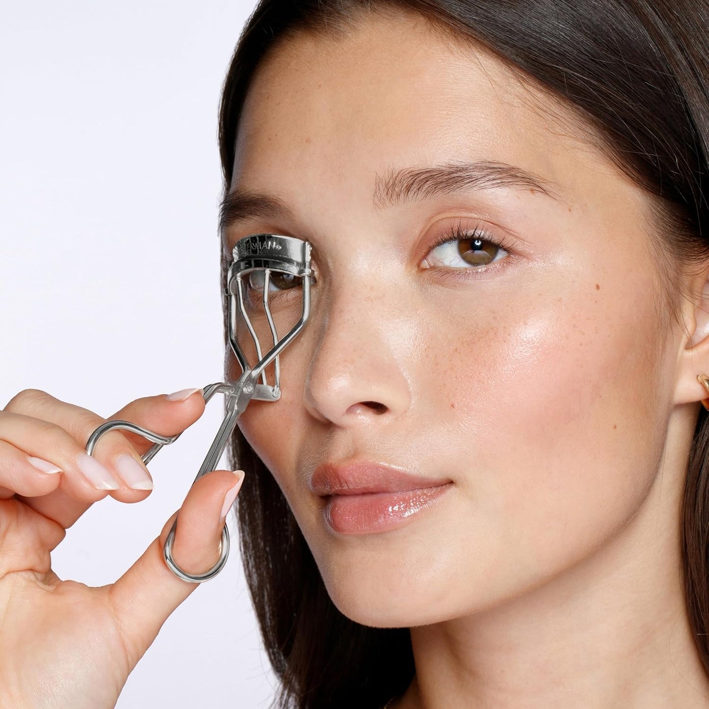 HotTweezerman Classic Eyelash Curler for All Eye Shapes with Refill Pads