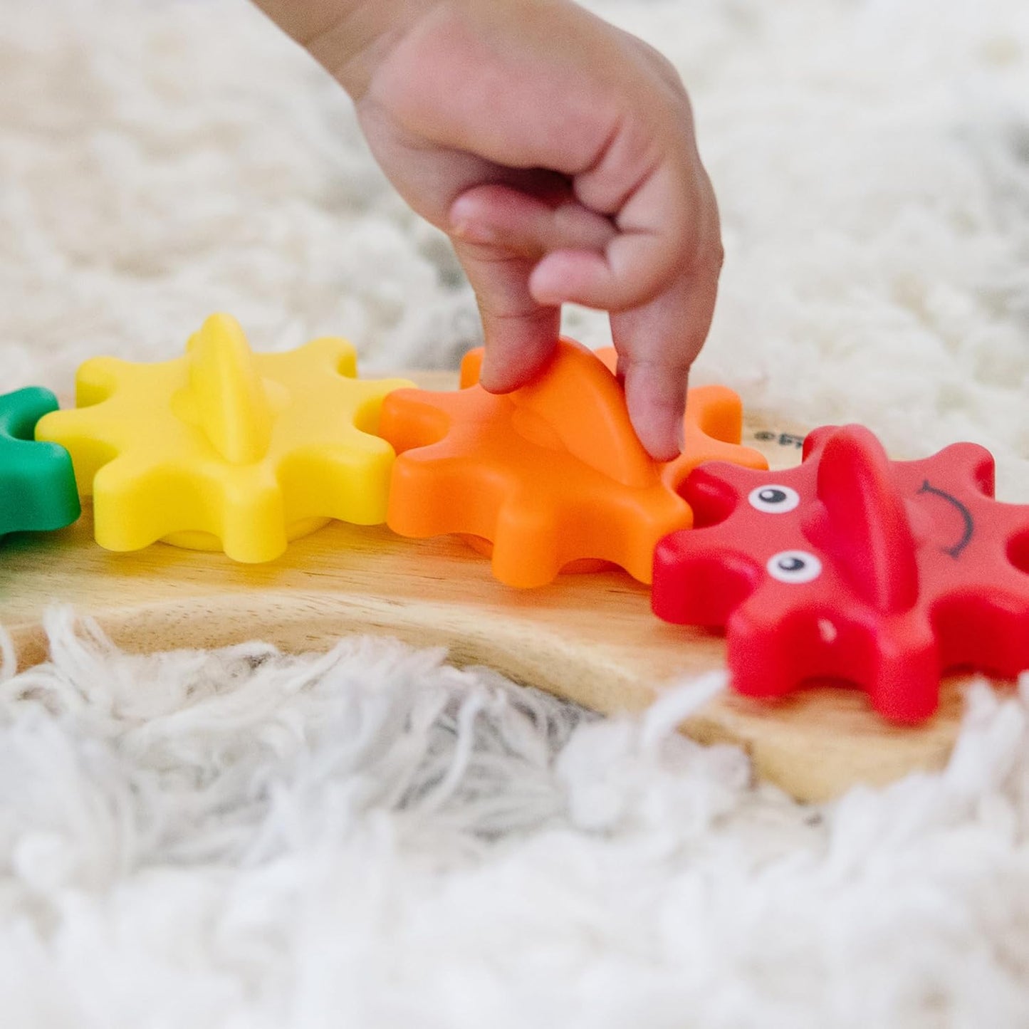 Hot Melissa & Doug Rainbow Caterpillar Gear Toy with 6 Interchangeable Gears