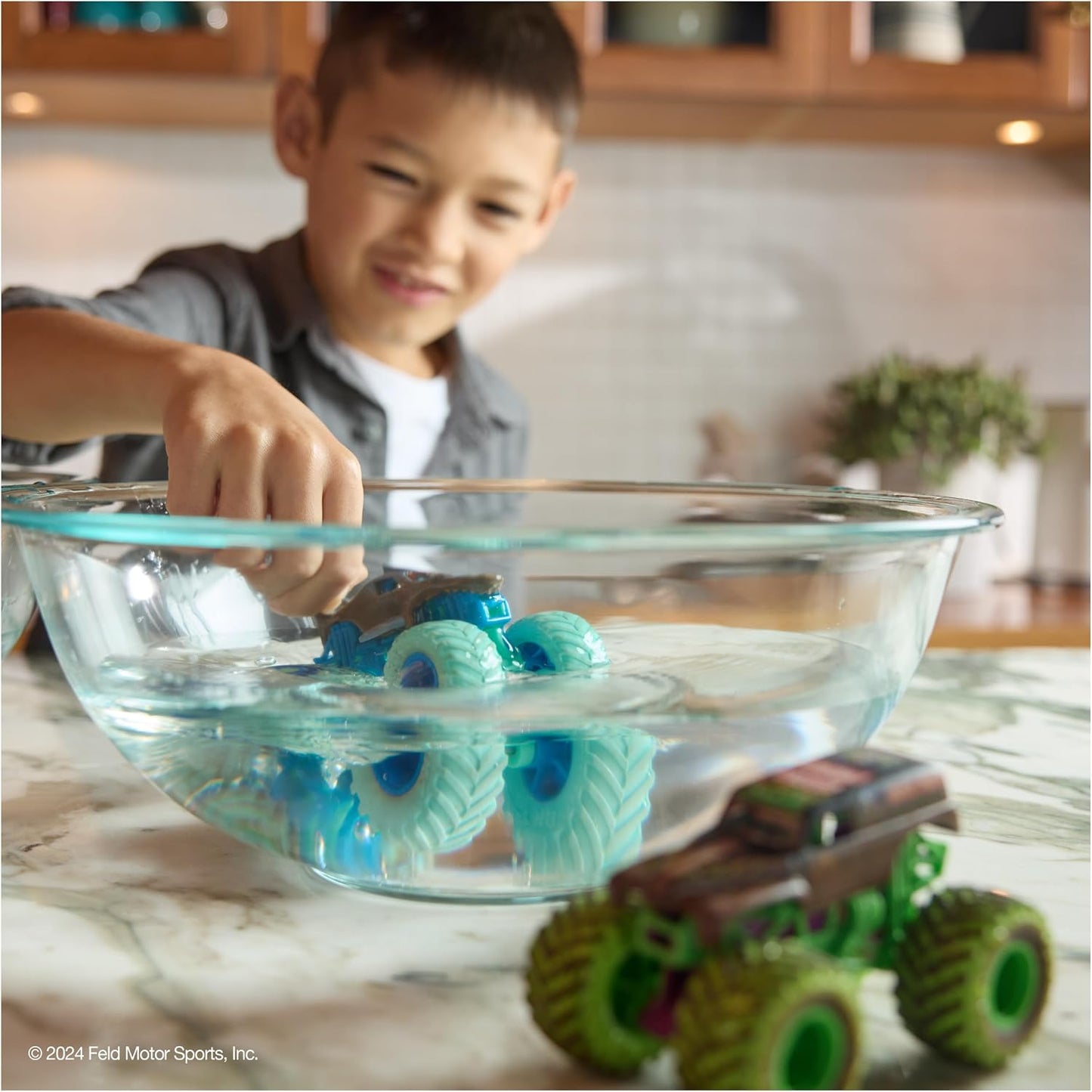 HotMonster Jam Mud Blasters, Grave Digger and Megalodon Color Changing Trucks 2-Pack, 1:64 Die Cast Vehicle, Kids Toys for Boys and Girls 3 and Up