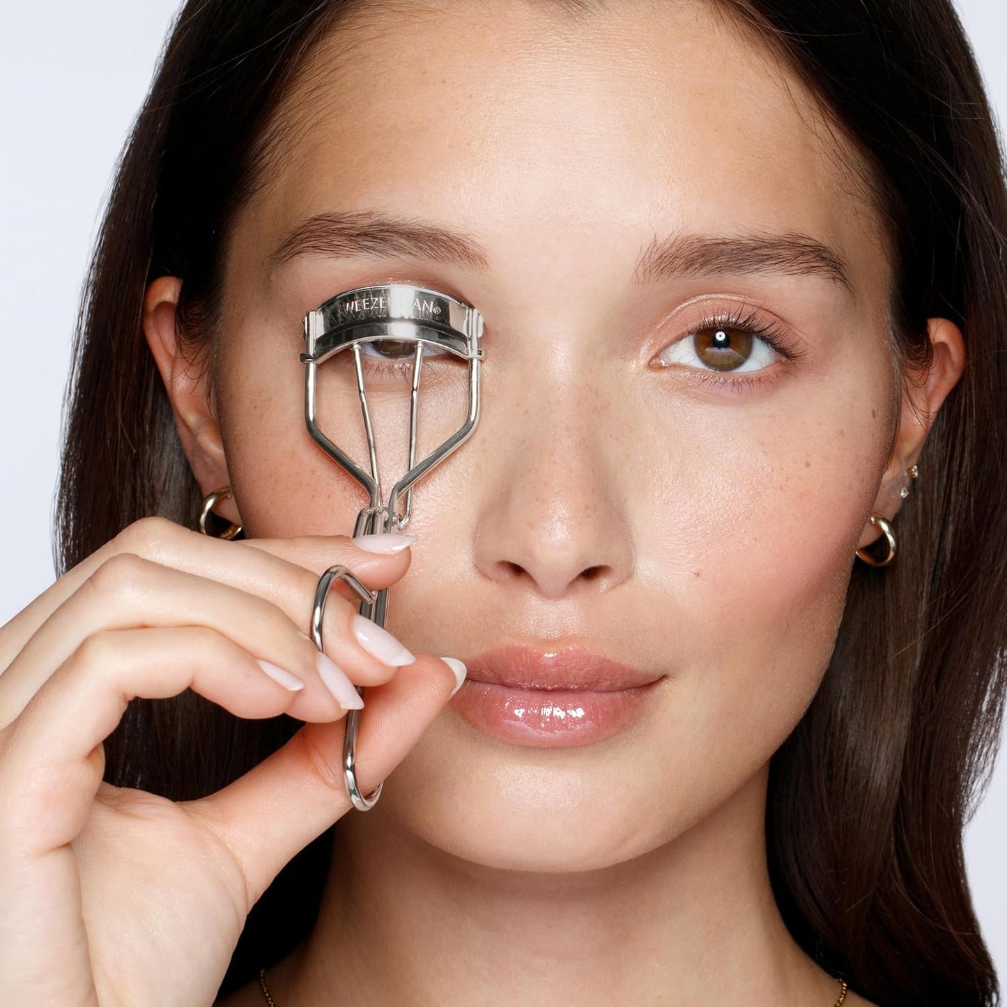 HotTweezerman Classic Eyelash Curler for All Eye Shapes with Refill Pads