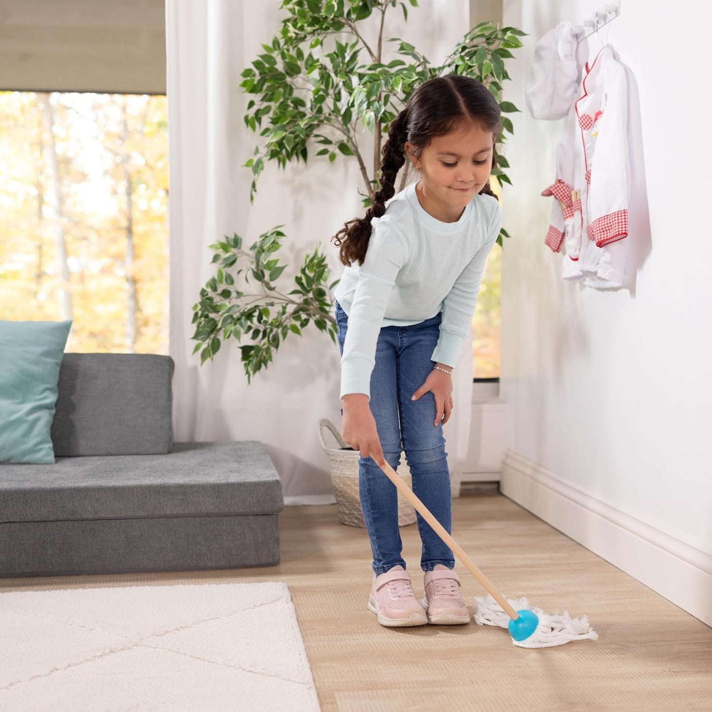 HotMelissa & Doug Dust Sweep Mop, 6-Pc. Toddler Cleaning Set with Kids Broom & Accessories, Preschool Learning Activities & Kids Toys for Girls & Boys 3+