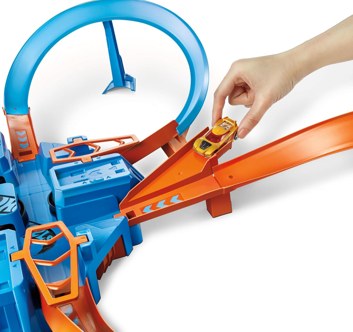 Hot Hot Wheels Track Set with 1:64 Scale Toy Car, 4 Intersections for Crashing, Powered by a Motorized Booster, Criss-Cross Crash Track (Amazon Exclusive) | Playset with 1:64 Scale Toy Car &4 Intersections for Crashing, Powered by a Motorized Booster (Ama