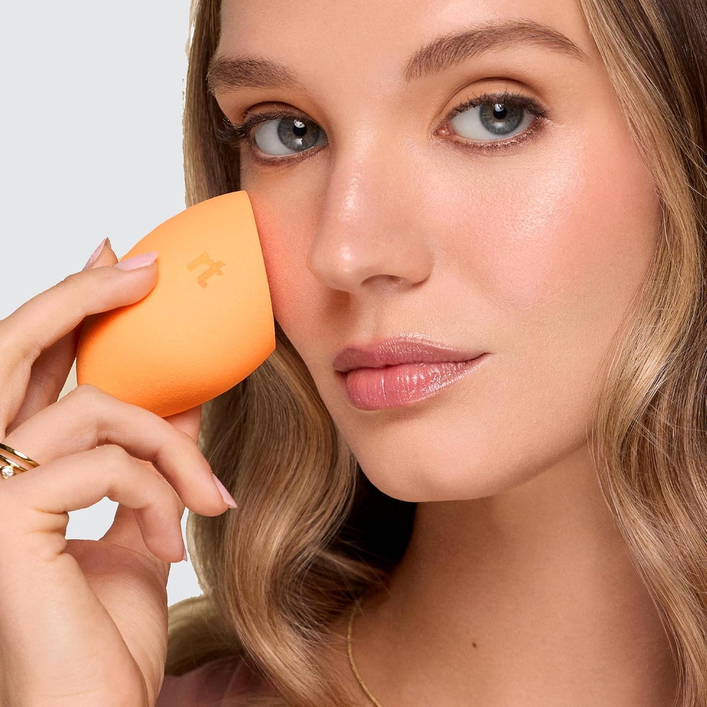 HotReal Techniques Miracle Complexion Sponge, 4 Pack, For Applying Liquid & Cream Foundation, Skin Tint & Concealer, Makeup Blending Sponge, Natural Finish, Latex-Free & Cruelty-Free