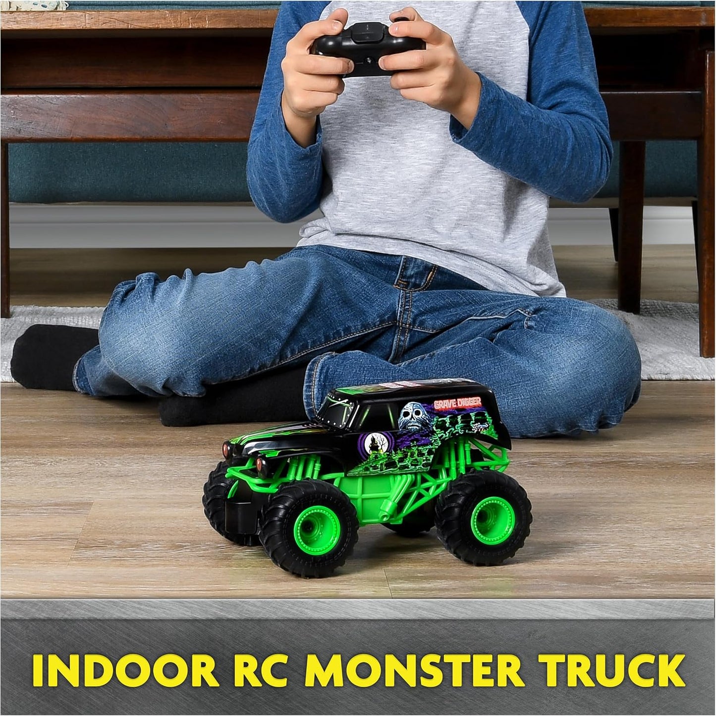 HotMonster Jam Official Grave Digger Remote Control Monster Truck, 1:24 Scale, 2.4 GHz, for Ages 4 and Up